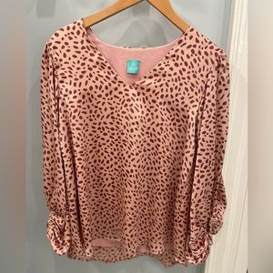 Women’s top with balloon sleeves